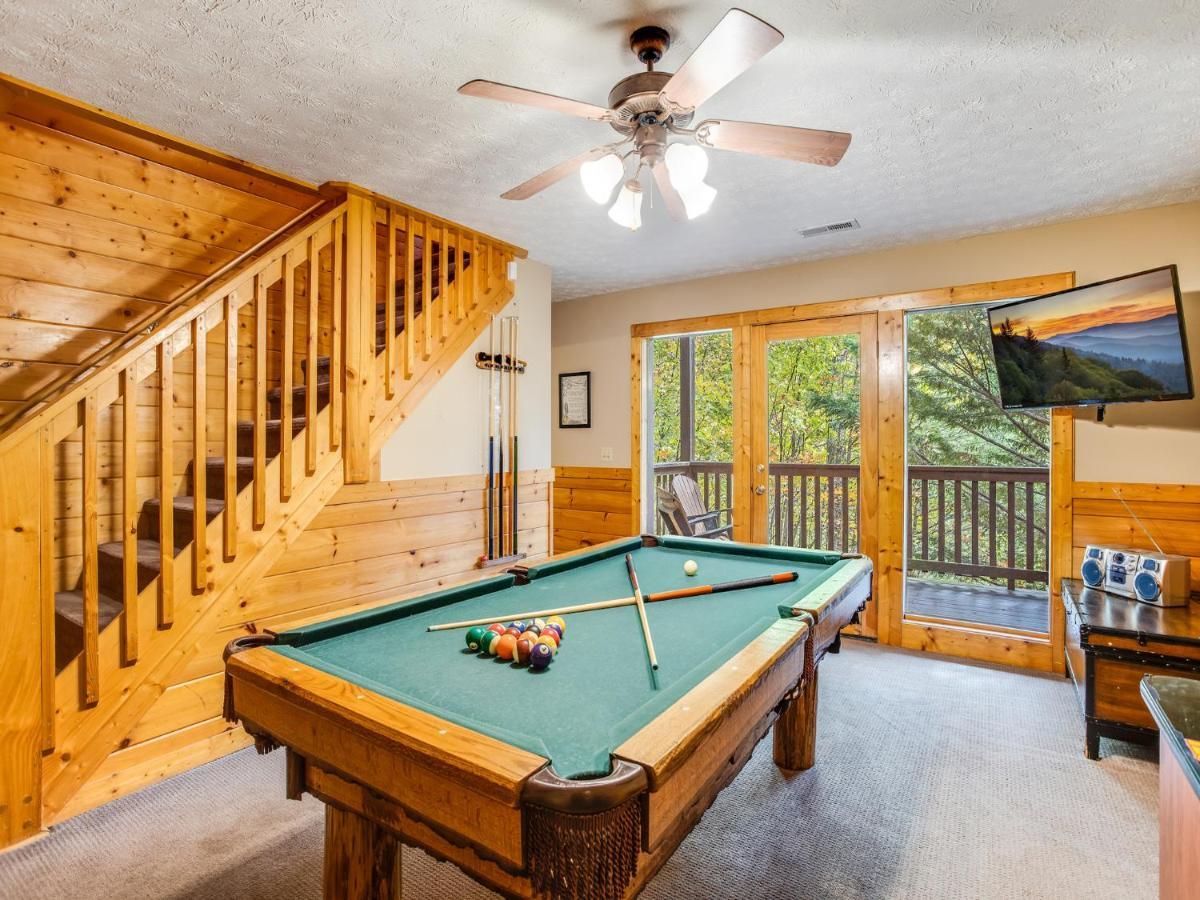 Saddle Ridge Villa Гетлинбург Екстериор снимка